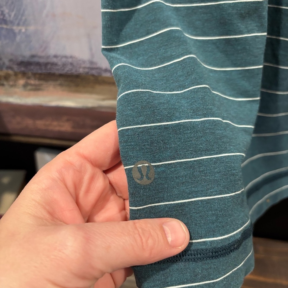 Lululemon Basic V Neck Shirt Men's Heathered Dark Turquoise - Picture 3 of 5